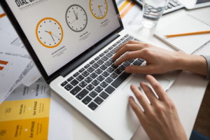Osoby prowadzące biznes stawiają na znane marki laptopów